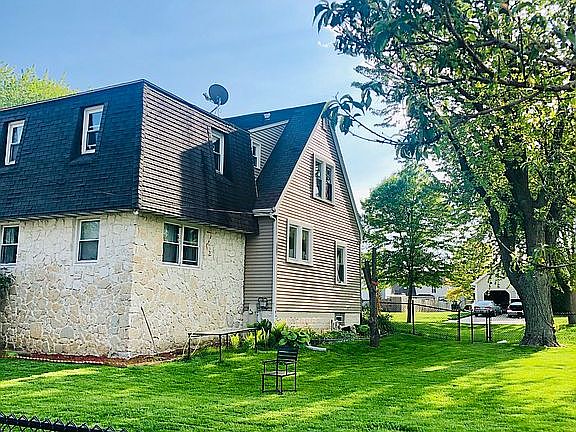 2nd image of 1318 Catherine St