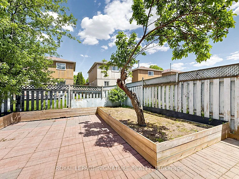 1634 Fairfield Cres #MAIN — Photo 32
