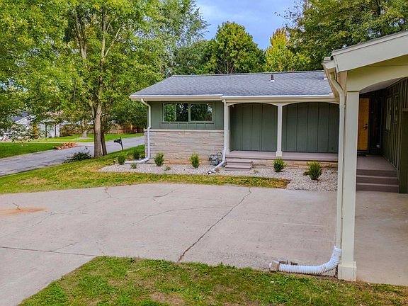 3rd image of 669 Fairway Dr