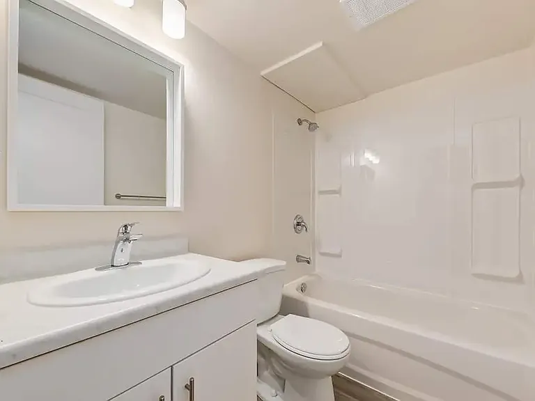 89 Collins Cres SE #201 — Photo 16
