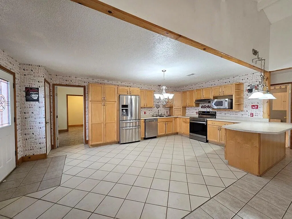 2 bed, 2.0 bath, 2368 sqft, $2,500 — Photo 4