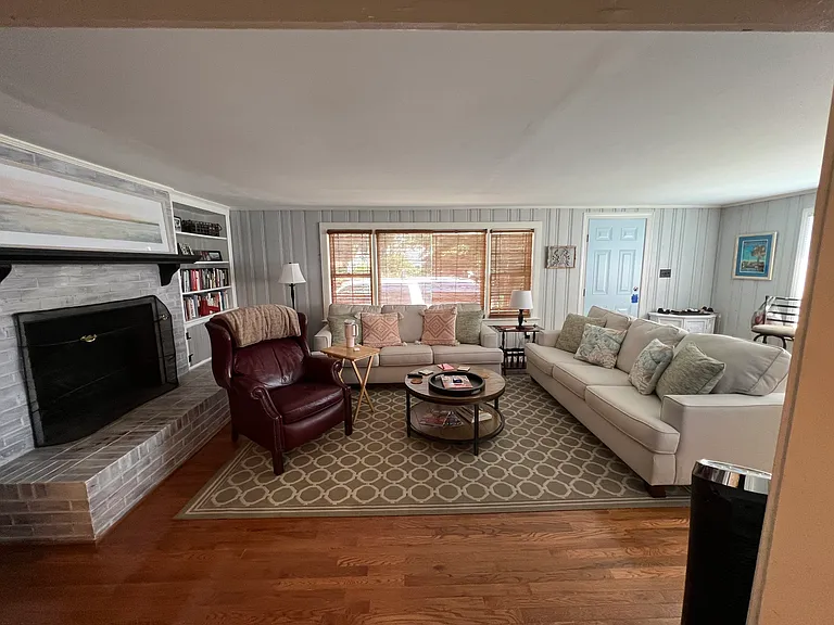 729 E Whitaker Mill Rd — Photo 6
