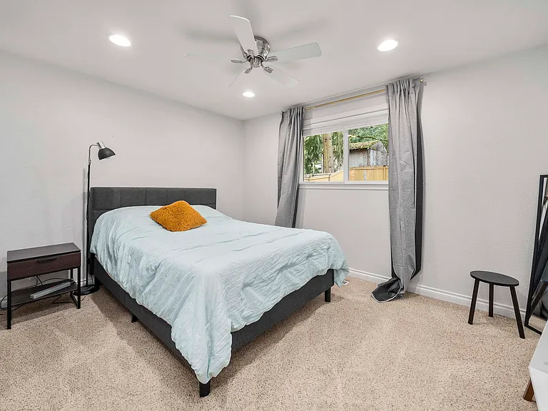 7409 Mazama St SW — Photo 3