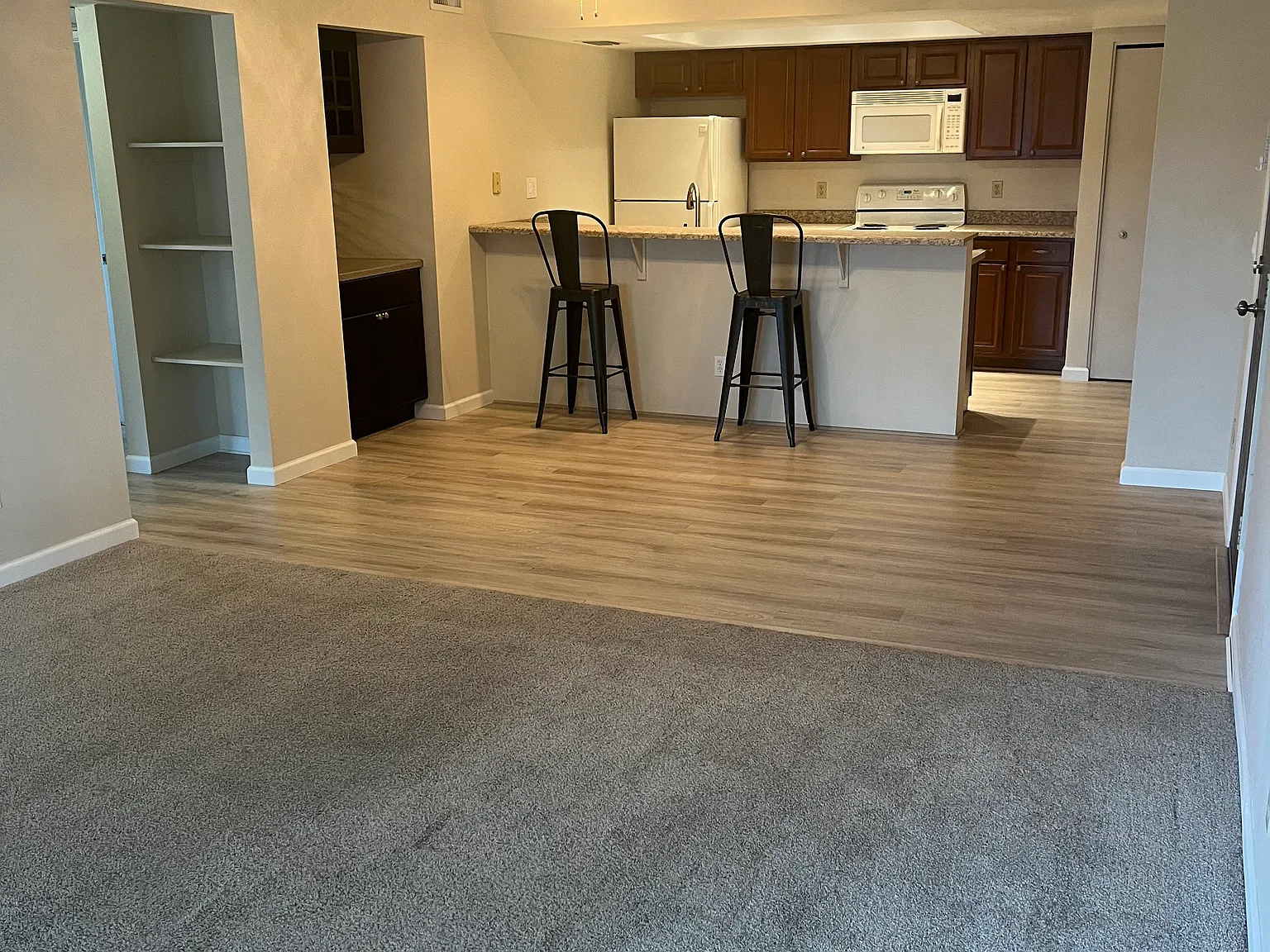 2 bed, 1018 sqft, $1,600 — Photo 2