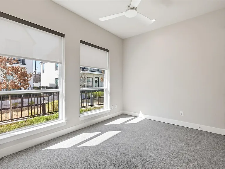 129 Garden Ct E — Photo 6