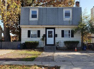 50 Marwood Rd N, Port Washington, NY 11050