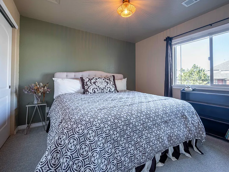 Guest room with King Bed