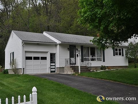 Updated 2 Bedroom/ 1 Bath