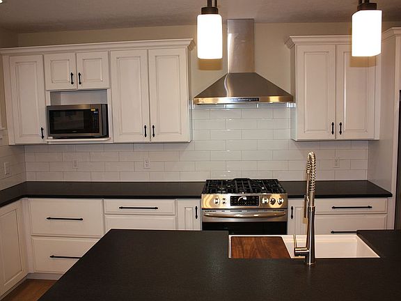 5th image of 249 E 11th St