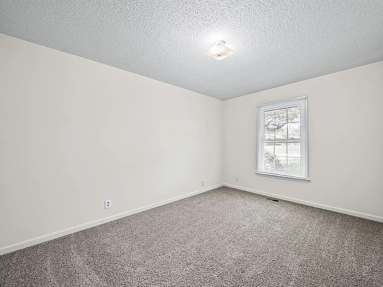 397 Elaine Dr — Photo 17