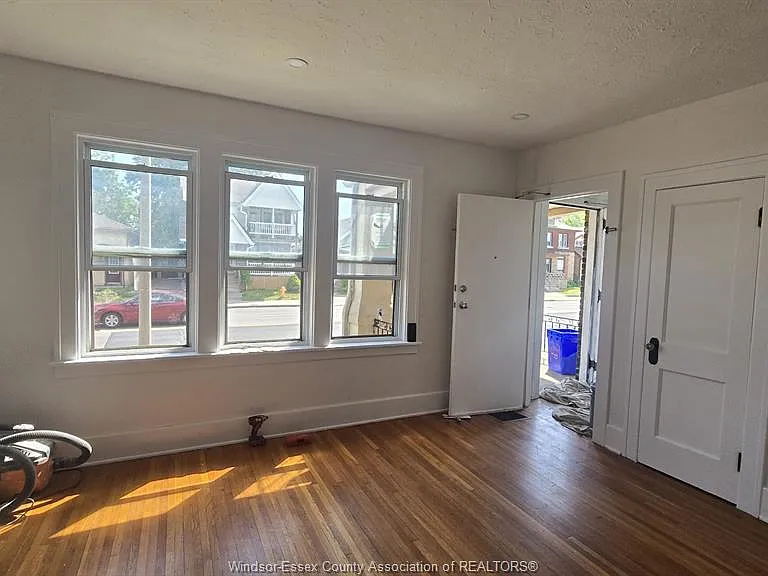 2257 Howard Ave #MAIN — Photo 5
