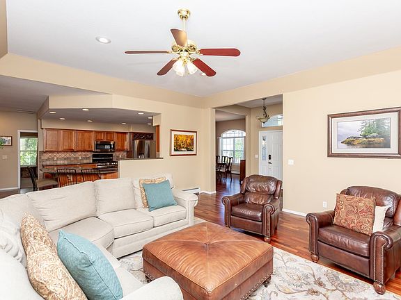 5th image of 828 Bermuda Ct