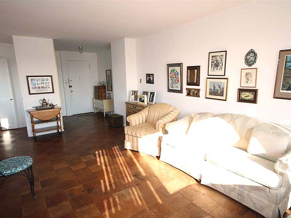 VIEW TO ENTRANCE FOYER