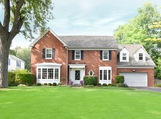 2530 Iroquois Rd, Wilmette, IL 60091