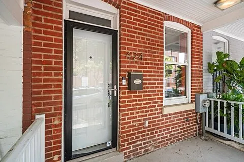 424 Oakdale Pl NW — Photo 2