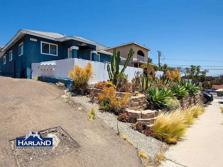 3240 Franklin Ave — Photo 11