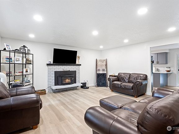 5th image of 6701 194th Avenue E