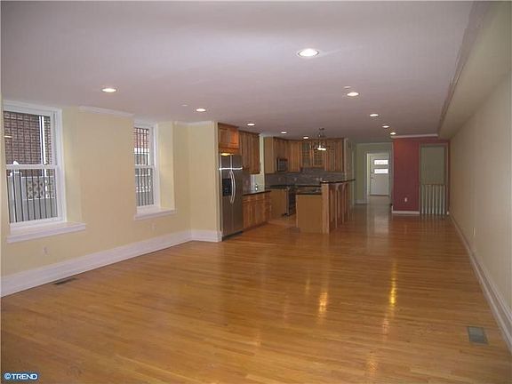 4th image of 1112 Spruce St APT 1R