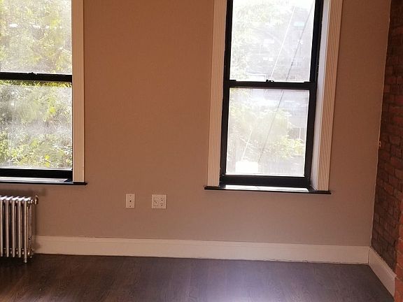 5th image of 116 E 7th St APT 6