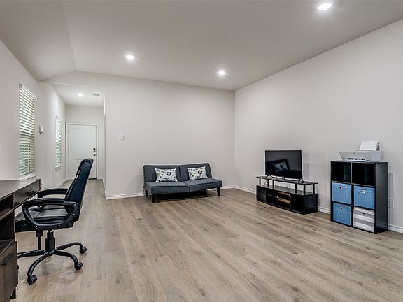 5th image of 918 Country Rd