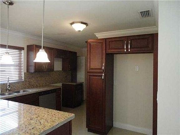 5th image of 3065 NW 20th St
