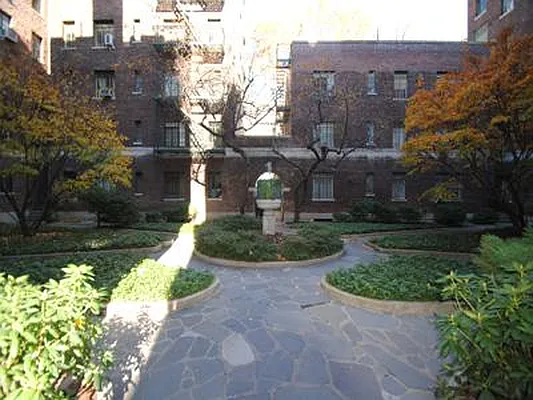 Rented by Buchbinder & Warren | media 18