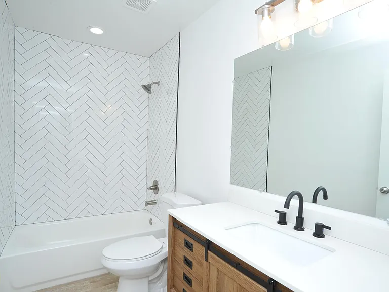 3318 E Presidio Rd — Photo 8