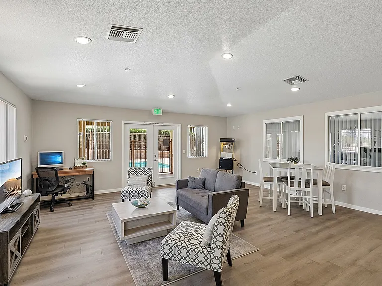 11-web-or-mls-N Skyline Dr-0506-911