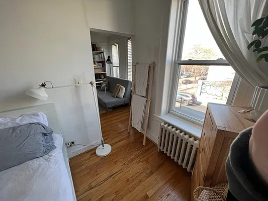 Rented by REALTY QUEST NEW YORK INC | media 9