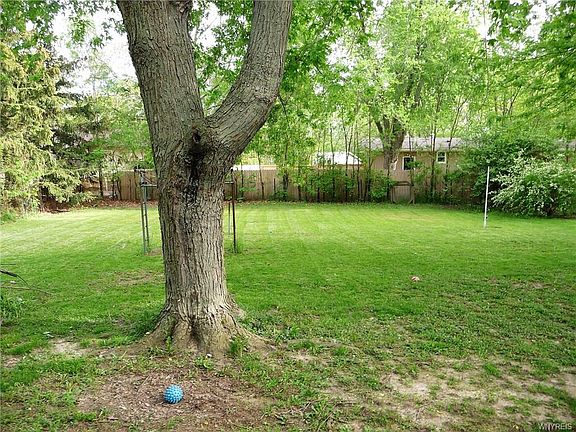 3rd image of 477 Northfield Dr