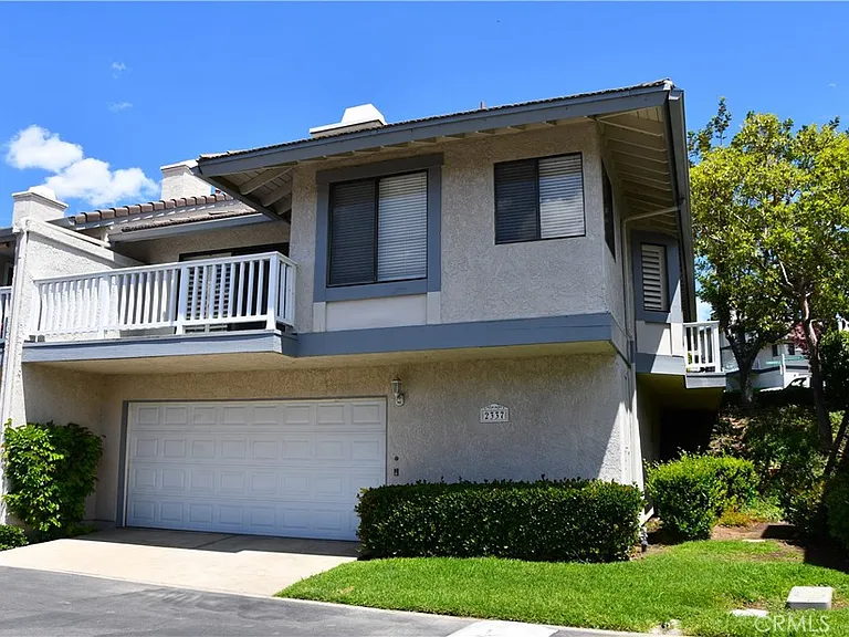 2337 E Skyline Dr — Photo 2