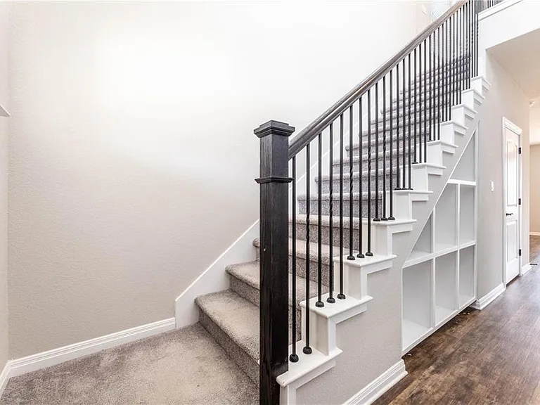 5413 Traviston Dr — Photo 2