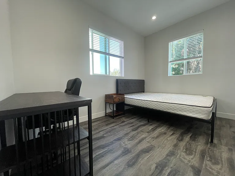 1640 1/2 N Soto St #1640 — Photo 15