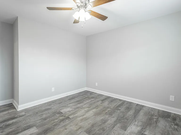 8214 Holly Crest Dr — Photo 44