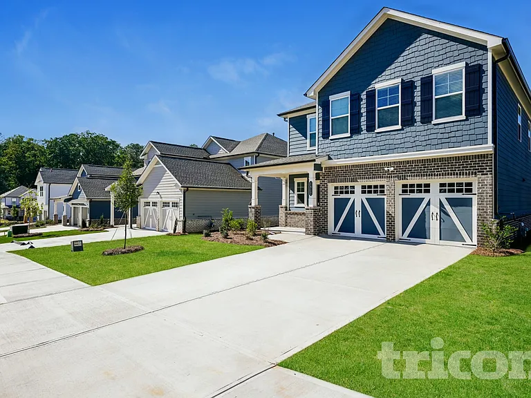 1940 Logan Ln — Photo 27
