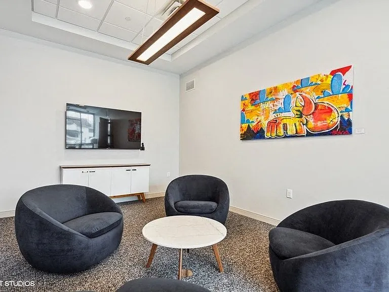 Lago Apartments — Photo 48
