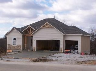 305 S Canyon Dr, Olathe, KS 66061