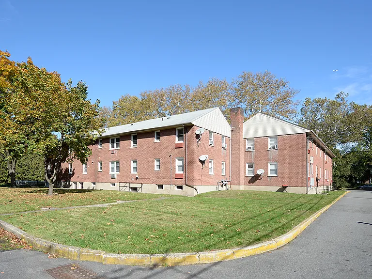 16 Plaza Rd #B — Photo 15