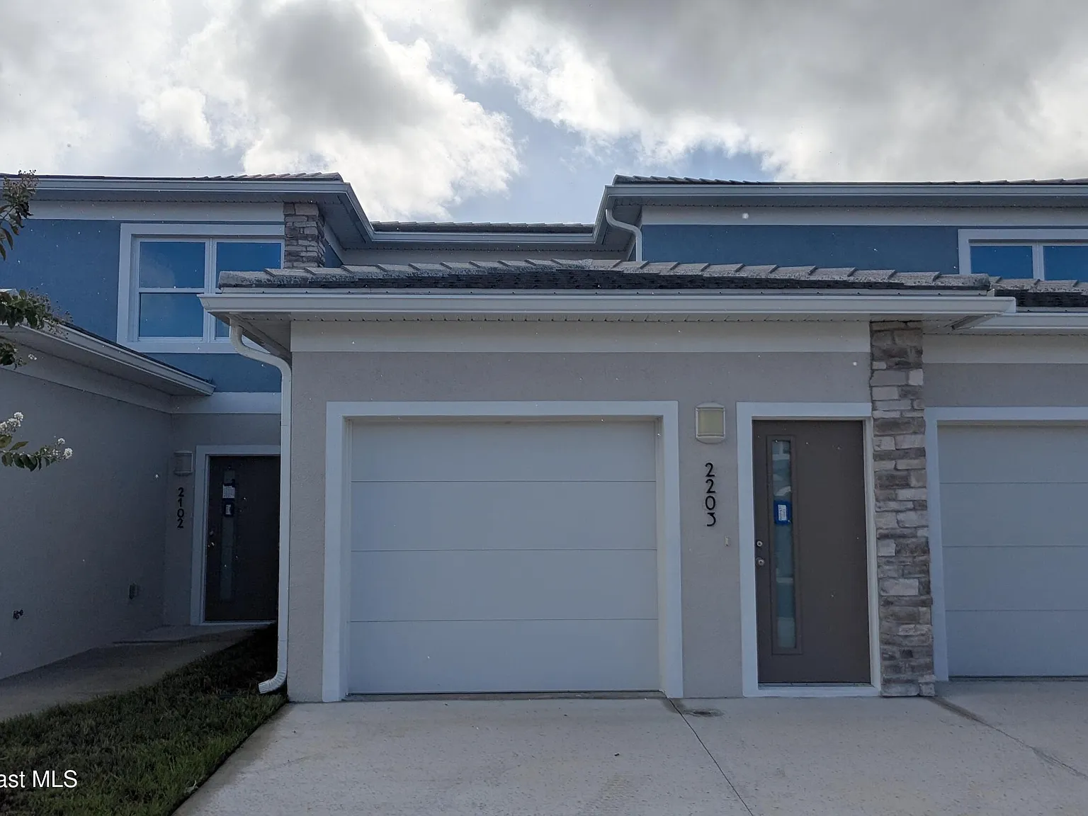 2 bed, 2.0 bath, 1025 sqft, $2,100 — Photo 3