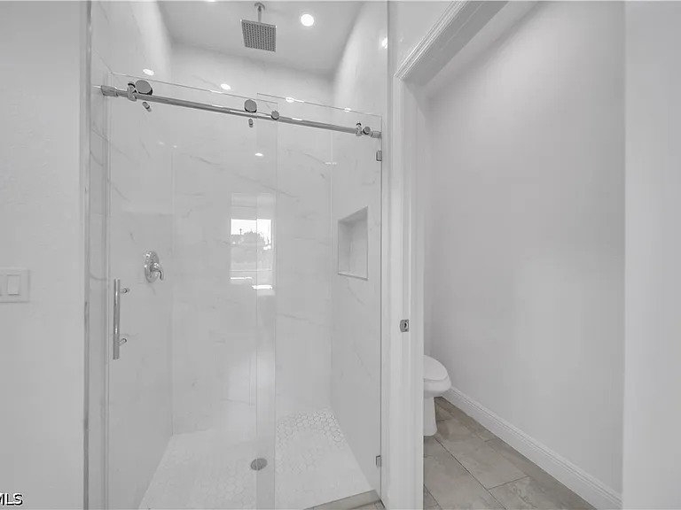 1064 Calumet Rd — Photo 35