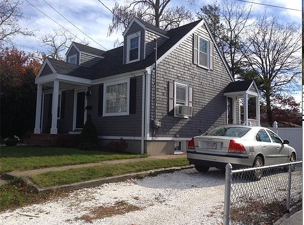2nd image of 1014 Tobey St