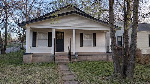 4020 E Archer St Photo 1