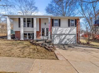 617 Hickory Knoll Ct, Ballwin, MO 63021