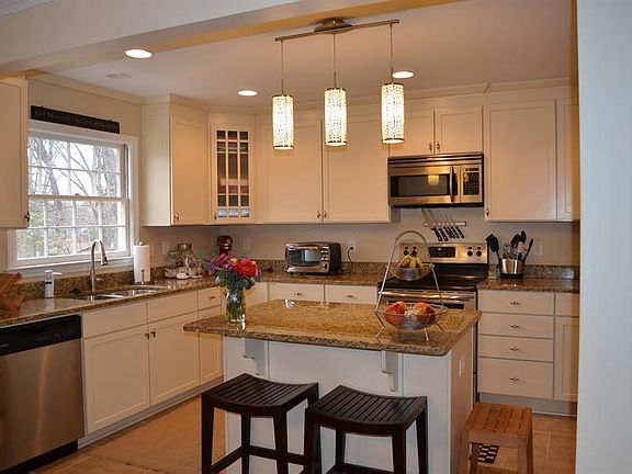 4th image of 6909 Queensberry Dr