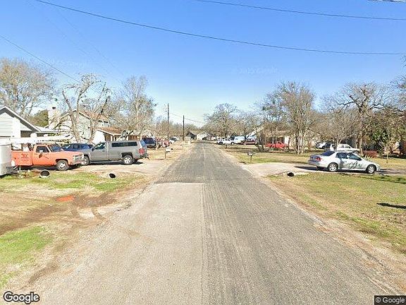 Exterior Neighborhood (street photo)