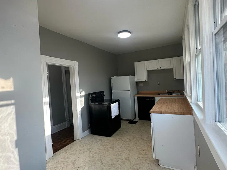 808 W 6th St #C — Photo 3
