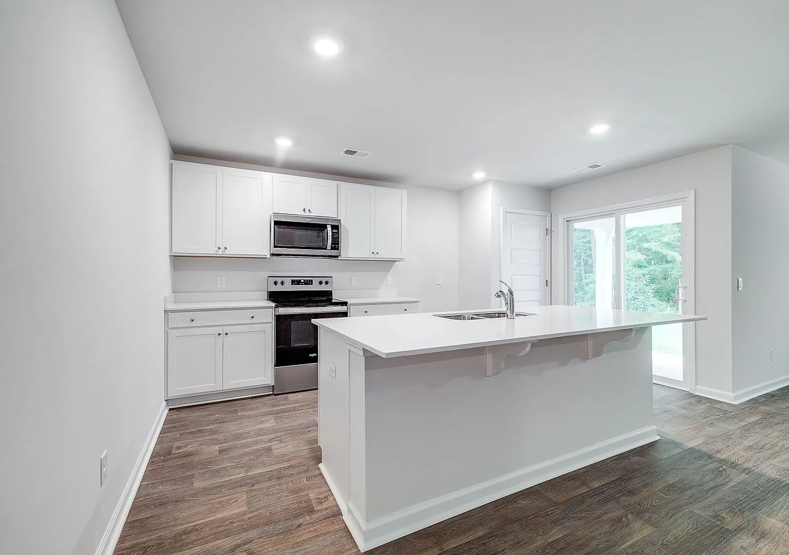 Like-New 3BR/2BA Home with 2-Car Garage in Longleaf Village — Photo 3