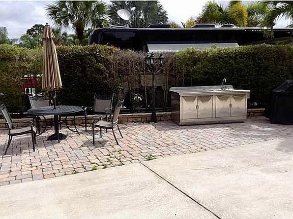 3rd image of 349 NW Boundary Dr