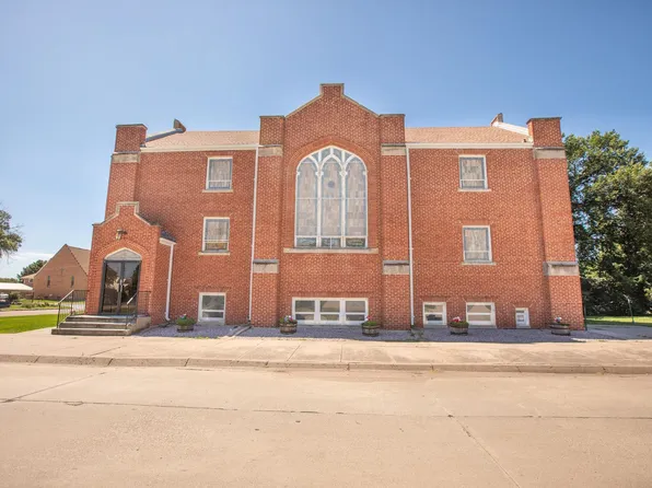 221 W 1st St, Trenton, NE 69044