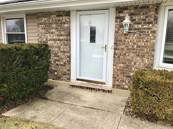 4th image of 424 Courtland Ct
